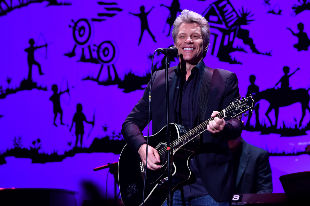 Брюс Спрингстин, Шания Твейн и Джелли Ролл исполняют хиты Bon Jovi Hits на MusiCares Gala