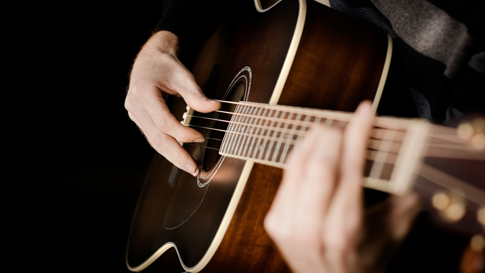 Как практиковаться на гитаре тихо (советы для акустической и электрогитары)
