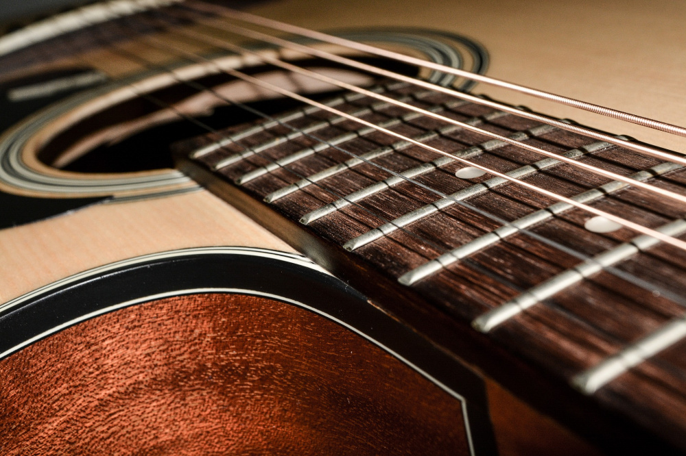 Одна гитара, разное звучание: краткое руководство по гитарным струнам